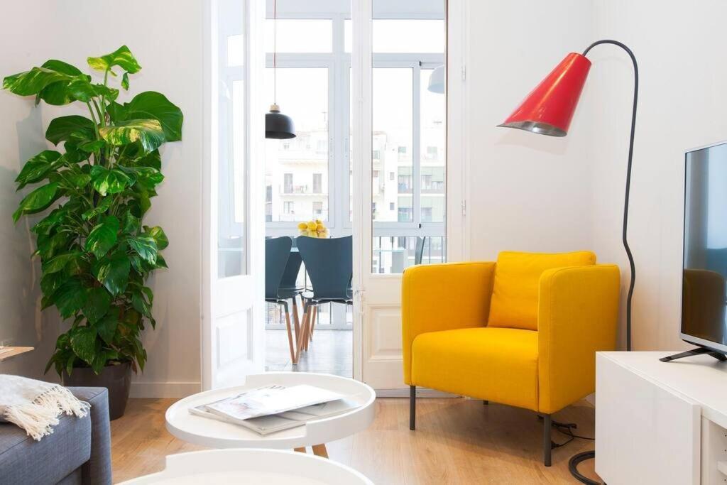Perfectly Located 4Bed 4Bath Apartment In Barcelona 3 1 Exterior photo