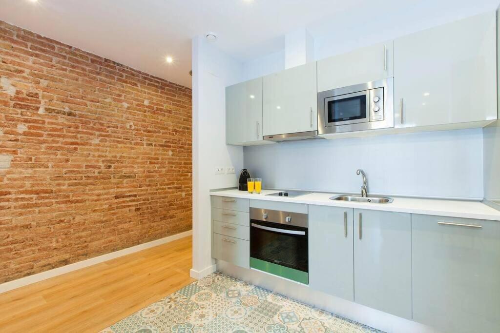 Perfectly Located 4Bed 4Bath Apartment In Barcelona 3 1 Exterior photo
