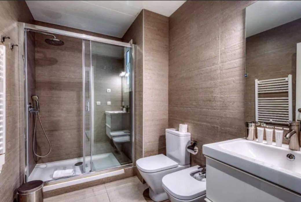 Perfectly Located 4Bed 4Bath Apartment In Barcelona 3 1 Exterior photo